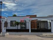 Céntrica casa de un piso en San Carlos