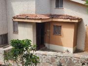 céntrica casa habitación en condominio abierto en loma...