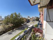 CENTRICO CON VISTAS UN VECINO POR PLANTA