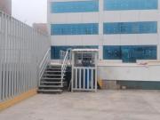 Céntrico Edificio Comercial y Almacén en Ate