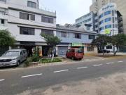Centro de Negocios en Zona de Edificios de 20 Pisos –...