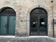 CENTRO STORICO: Affittasi negozio nel cuore del centro...