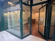 CENTRO VIA BARBARIGO: elegante negozio con vetrina e...