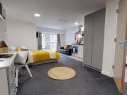Century Sq Studio Tenancy Takeover 220GBP/week