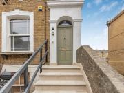 Cephas Avenue, Stepney E1, 2 bed flat to rent, £3,000...