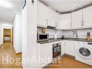 ¡CERCA DE LA PLAYA! ALTO, MODERNO Y SEMIREFORMADO CON...