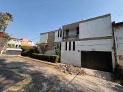 Cercana al Colegio Irlandés, acceso a Teca y Herradura....