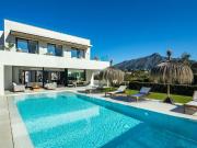 Cerquilla 54B es una villa contemporánea situada en el...