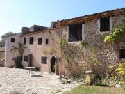 Cette bastide de pierre unique date du 17ème siècle et a...