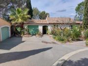 Cette belle demeure est située au Domaine de St Endreol 4* S