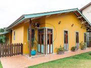 Chácara com estilo colonial à venda em condomínio...