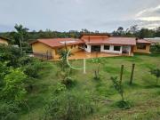 Chácara á Venda com 04 quartos 04 suítes no Condomínio...