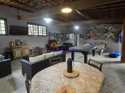 Chacara belissima com casa principal e casa de caseiro...