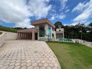 Chácara com 03 Dormitórios em Condomínio Fechado em Ibiuna