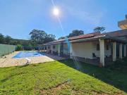 Chácara com 04 dormitórios em condomínio em Mairinque