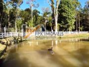 Chácara com 13 quartos e piscina em Peruíbe