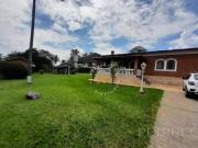 Chácara com 3 dormitórios à venda, 2493 m² por R$...