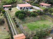 Chácara com 4 Quartos e 3 banheiros à Venda, 2.500 m²...