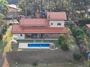 Chácara com 4 quartos e 6 banheiros, 2.700 m² por R$...