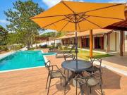 Chácara com 4 Suítes, 240m² de área construída e...