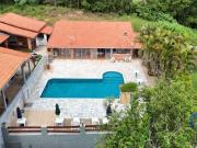 Chácara com 5 Quartos e 6 Banheiros à Venda, 2.200 m²...
