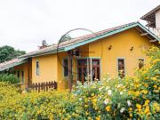 Chácara com estilo colonial à venda em condomínio...