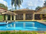 Chácara de alto padrão em condomínio completo!