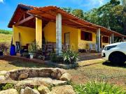 Chácara encantadora com pomar rico e área gourmet!