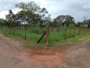 Chácara escriturada e registrada no asfalto, de esquina...