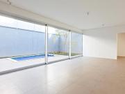 Chácara Flora 3 suítes, 2 vagas, jardim, piscina