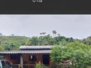 Chácara formada com tanque peixes e rio