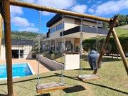 Chácara moderna com vista em condomínio em Ibiúna!