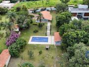 Chácara oom 5 Quartos e 3 banheiros à Venda, 2.400 m²...