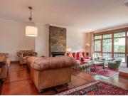 Chalé adosado en urbanización cerrada, a 5,5 kilómetros...