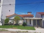 CHALET 3 AMB. CON GARAGE, MUY BUENO!