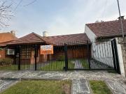 Chalet 3 ambientes todo en planta baja en Bosque Alegre