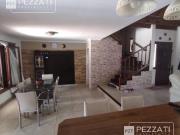 Chalet. 3 dormitorios. piscina. garage para tres autos