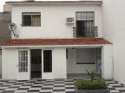 Chalet 4 amb. con quincho y patio