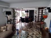 Chalet 4 Ambientes con Dependencia, Garaje y 2 Departamentos