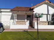 Chalet 4 ambientes con garage zona Puerto