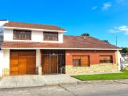 Chalet 5 Amb. con Quincho, Garage Doble y Jardín