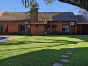 Venta casa 5 ambientes con jardín, pileta y quincho....