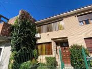 Chalet 5 ambientes con garage doble y parque en Brandsen...