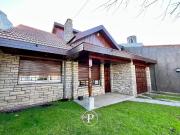 Chalet 5 ambientes en barrio Chauvin