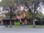 Chalet 6 amb de categoría 480 m2 cub.. Parque. Piscina....