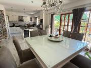 Chalet 7 ambientes con pileta y quincho en Villa Pueyrredon