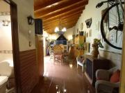 Chalet 8 ambientes, con jardin y cochera Chalet 8 ambientes, con jardin y cochera