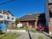 CHALET A LA VENTA DE 4 AMB CON COCHERA Y JARDIN EN VILLA...