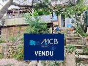 Chalet à rénover dans domaine sécurisé avec piscine