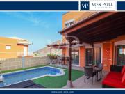 Chalet adosado esquinero con piscina privada en Los...